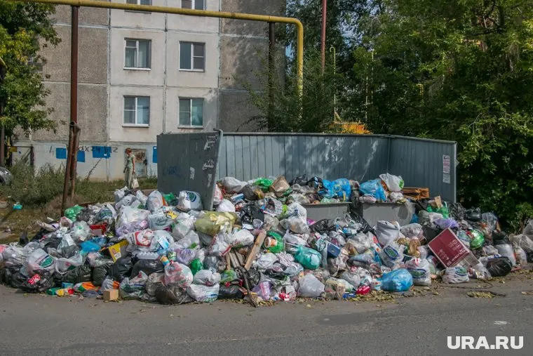 Тобольная, 54. Похожая картина - во многих  дворах