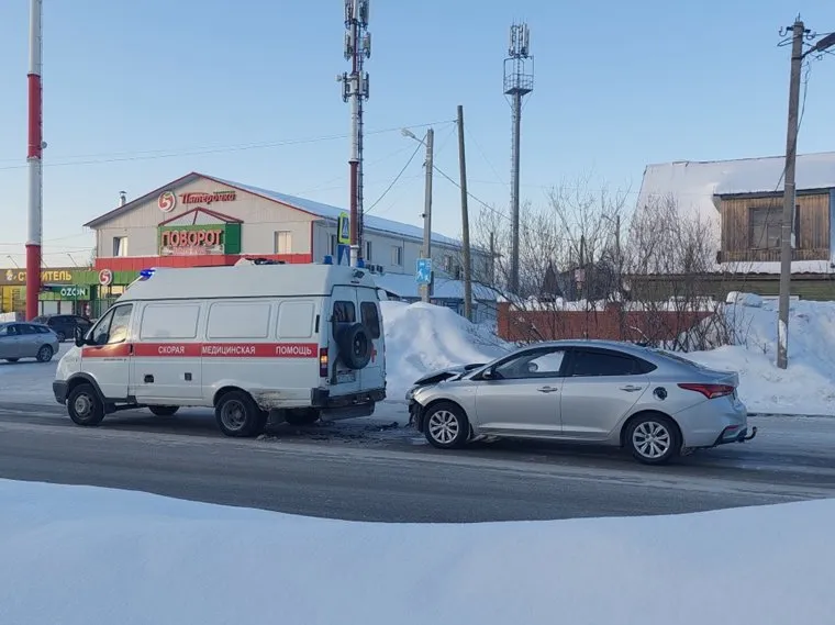В Перми столкнулись иномарка и скорая помощь