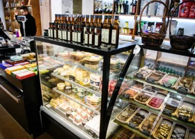 Конфеты Louis Vuitton, хамон, шоколад с васаби: что продают в элитном продуктовом Екатеринбурга