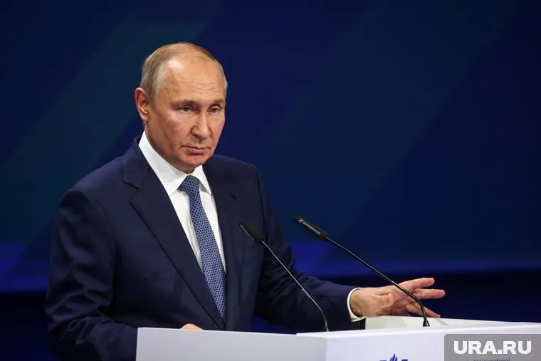 Владимир Путин считает, что нельзя допустить отсутствие поддержки жен и детей участников СВО