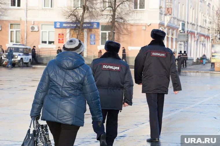 Полицейским хотят позволить вскрывать машины и досматривать граждан
