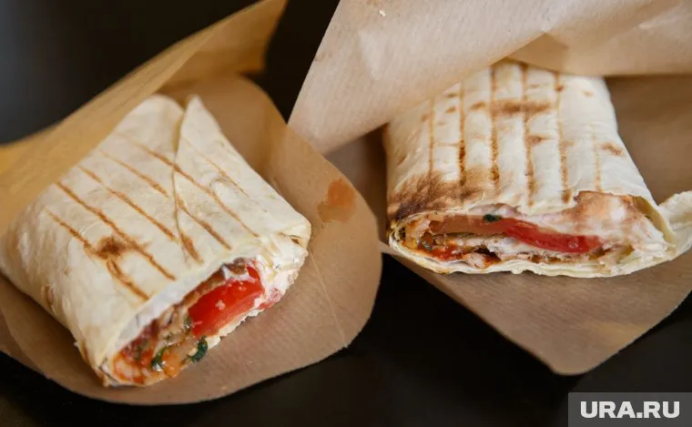 Владелец кафе, где отравились люди, пробудет под домашним арестом до 30 марта