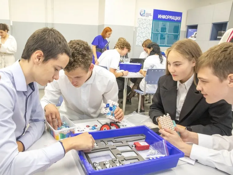 Программа запущена для 10-х классов и рассчитана на два года