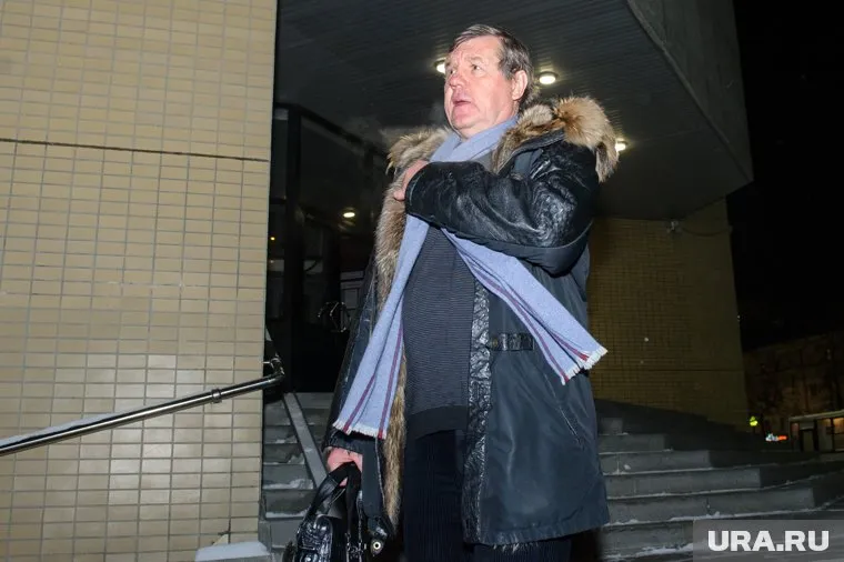 До суда шансонье придется посидеть безвылазно дома. Как руководить театром?