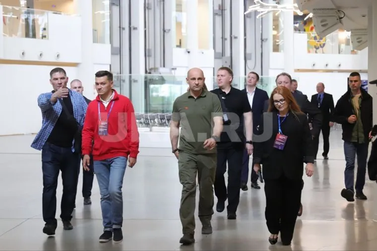 Жога будет работать в Ельцин Центре весь день