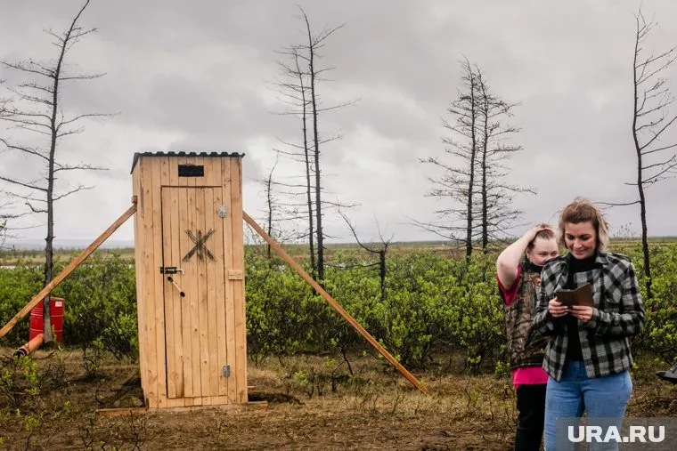 Суровый быт на вахте - одна из наиболее частых претензий как вахтовиков, так и вахтовичек
