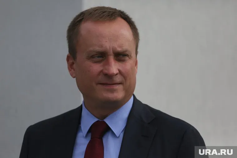 Мэр Сургута Максим Слепов обновляет стройблок администрации города