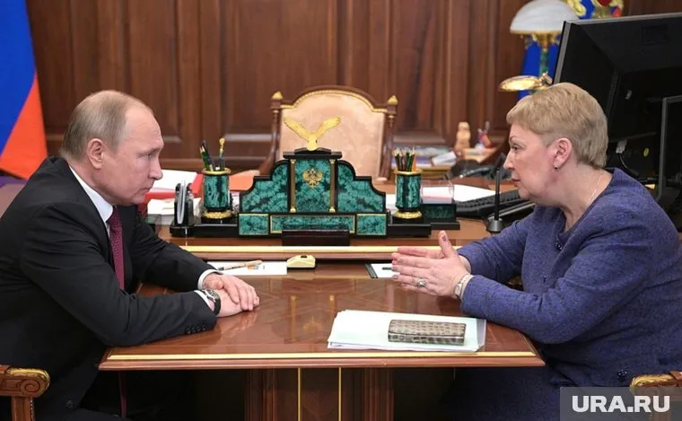 Путин заявил, что зарплата учителей не должна опускаться ниже, чем в среднем по экономике в регионах