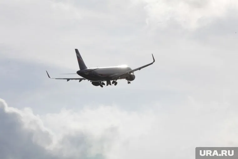 Самолет прилетит в Екатеринбург с задержкой в 8,5 часа