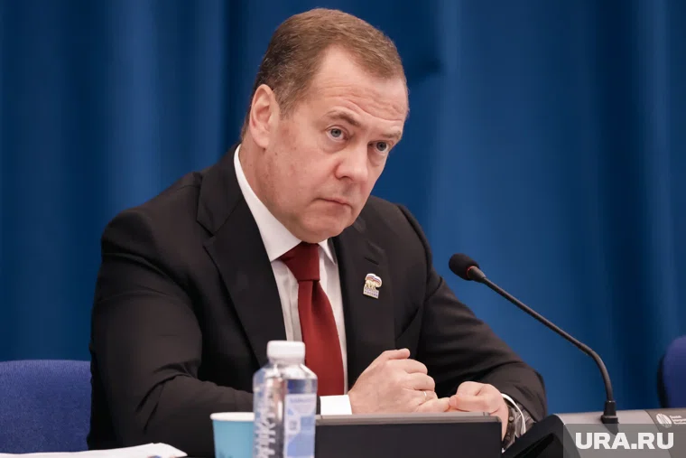 Медведев подчеркнул, что главное для россиян сегодня - победа