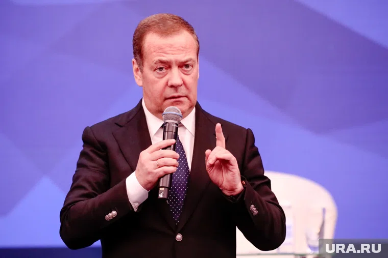 У "Единой России" более 130 тысяч муниципальных депутатов — это "огромная сила", подчеркнул Дмитрий Медведев