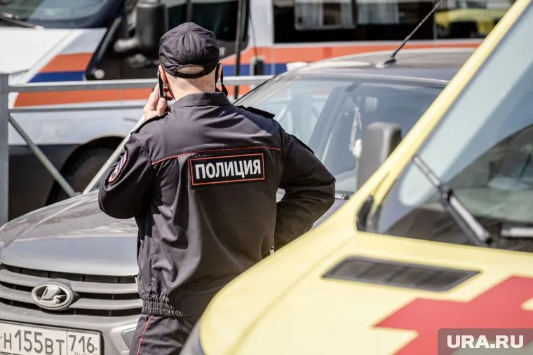 На место происшествия вызвали полицию и скорую