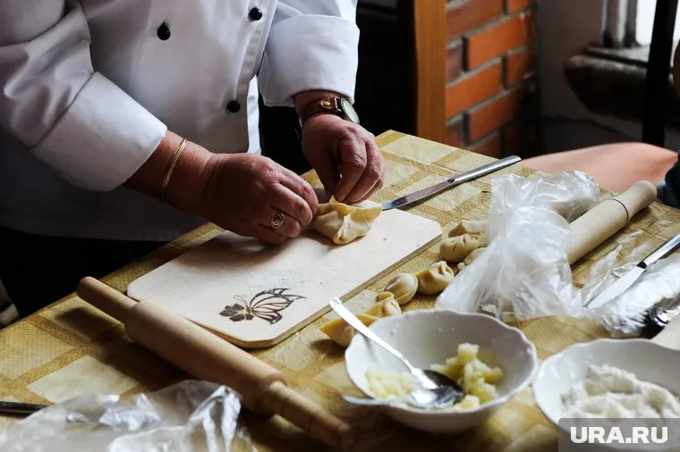 В Миассе путешественников ждет мастер-класс по лепке пельменей