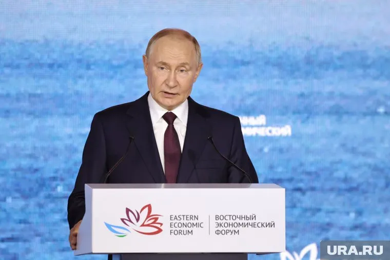 Путин выступает на ВЭФ