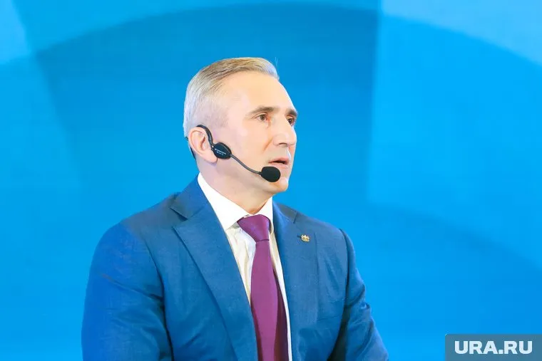 Во время прямой линии губернатор отвечает на вопросы местных жителей