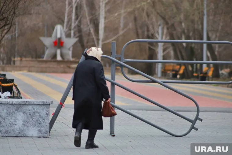 Решение об отказе от накопительной пенсионной модели может коснуться 75,9 миллиона человек, сказал министр