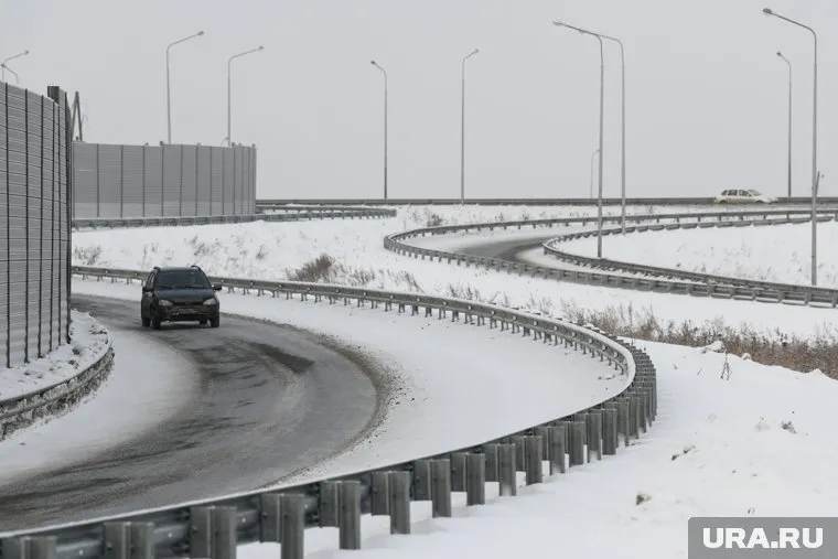 Внедорожник выехал на встречку, где и произошло столкновение