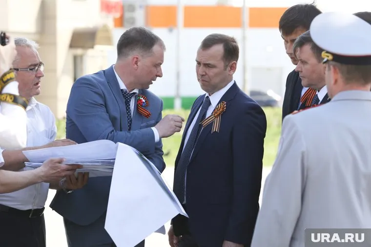 Вадим Шумков (справа) держит на контроле происходящее в областном центре