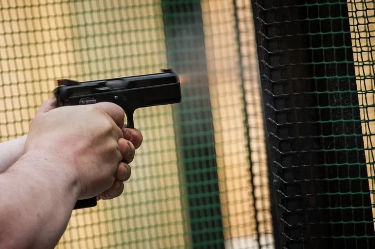 Практическая стрельба из пистолета. Екатеринбург, пистолет, стрельба, боевое оружие