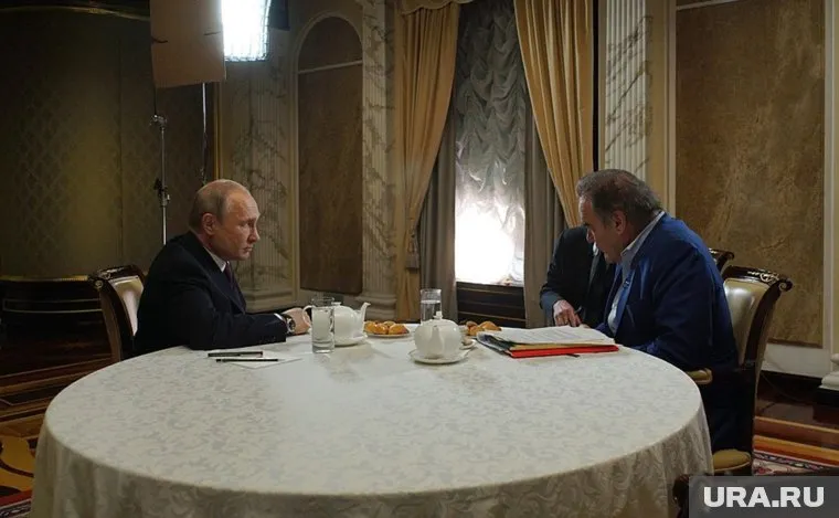 Оливер Стоун предложил Владимиру Путину стать крестным отцом его дочери