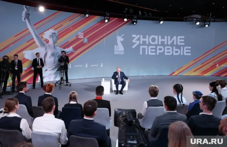 Путин отметил важность передачи истории между поколениями