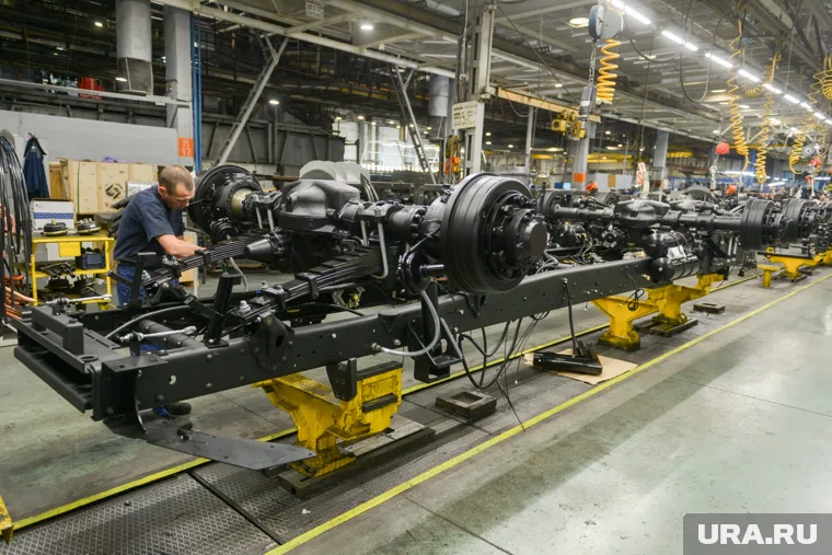 Югорчан зовут собирать китайские машины, обещая 300 тысяч рублей