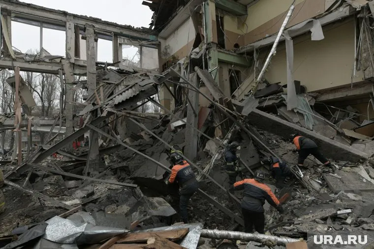 Спасатели помогли раненому мужу, рассказала жительница дома (архивное фото)