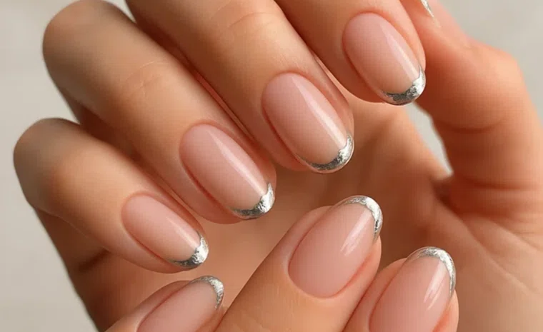  Тема года в маникюре 2026 обыгрывается через огненные оттенки