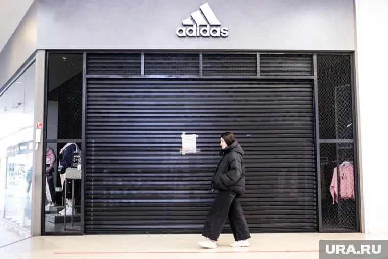 Магазин Adidas закрыт в Тюмени с 14 марта