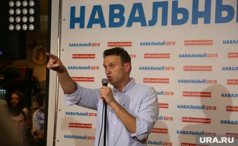 По словам писателя, Алексей Навальный рассуждает только о коррупции