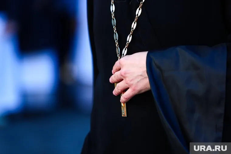 Священнослужителя второй раз задержали без объяснения причин