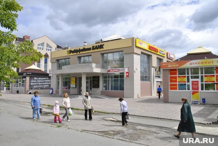 В Райффайзенбанке отметили, что введение комиссии связано с адаптацией под рыночные условия