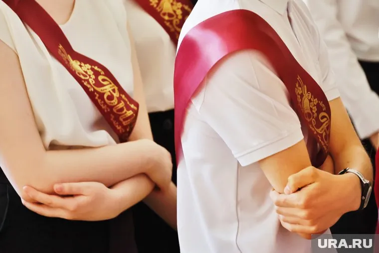 Цены на наряды для выпускников снизились по сравнению с прошлым годом 