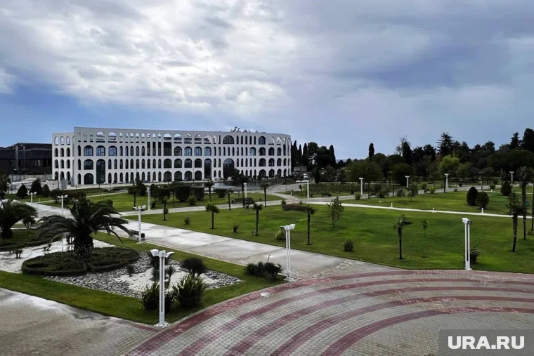 Глава «Сириуса» призвал людей покинуть пляжи