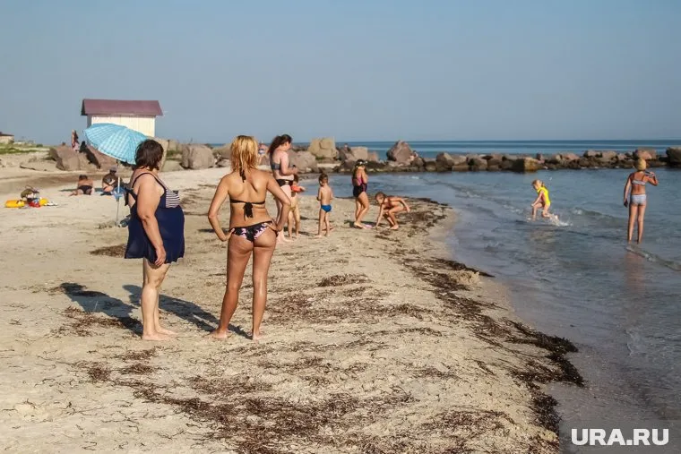 На пляжах Херсонской области все больше отдыхающих