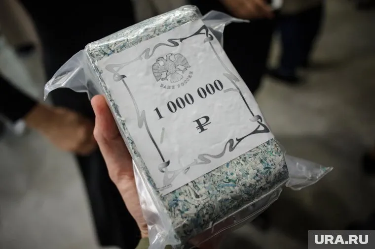 Те, чьи долги выше 100 тысяч рублей, за границу не попадут точно