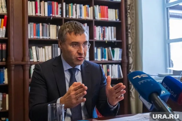 Фальков предложил коллегам по Думе юридическую помощь