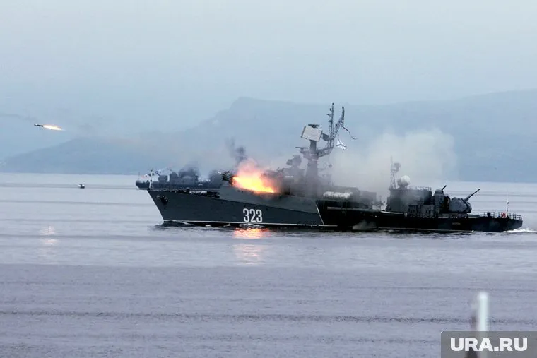 Политолог Армен Гаспарян высказал мнение, что проход военных кораблей США в Черном море может сказаться на безопасности Украины