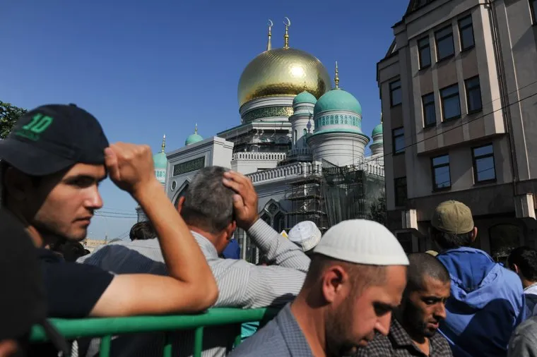 Мусульмане празднуют Ураза-байрам. Москва, мечеть, ислам, московская соборная мечеть