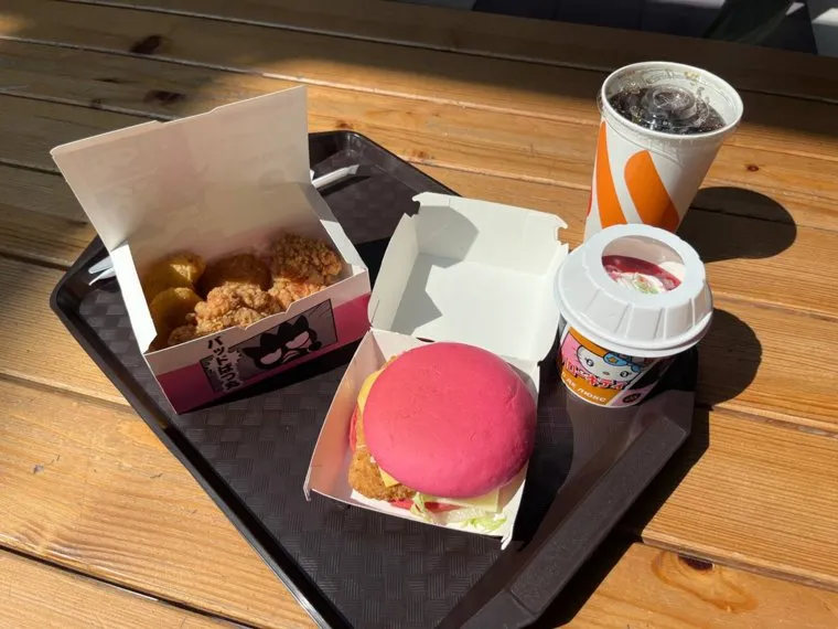 Розовый бургер появился в Кургане