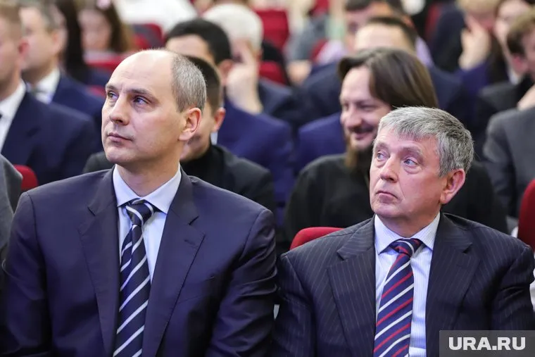 Виктор Кокшаров (справа) с середины апреля находится в статусе «и. о.»