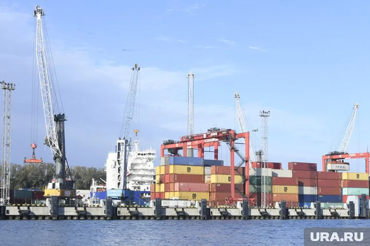 Компания Dunlop Oil & Marine продолжает поставлять России резиновые масляные шланги