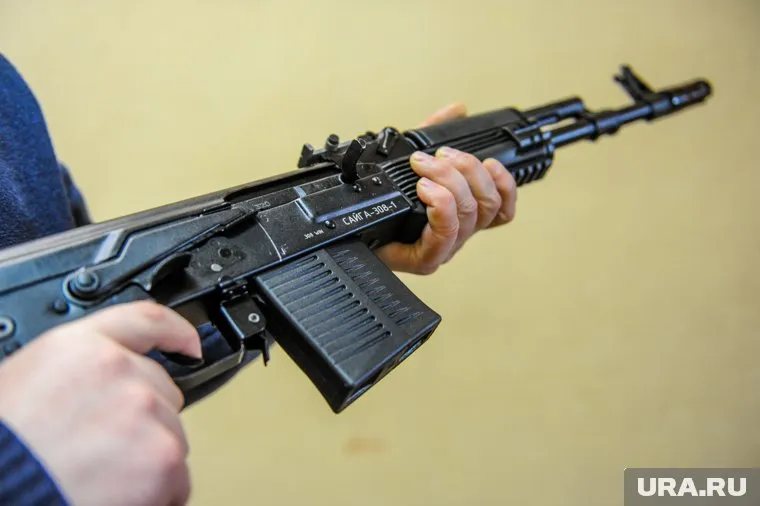 Школьник произвел два выстрела