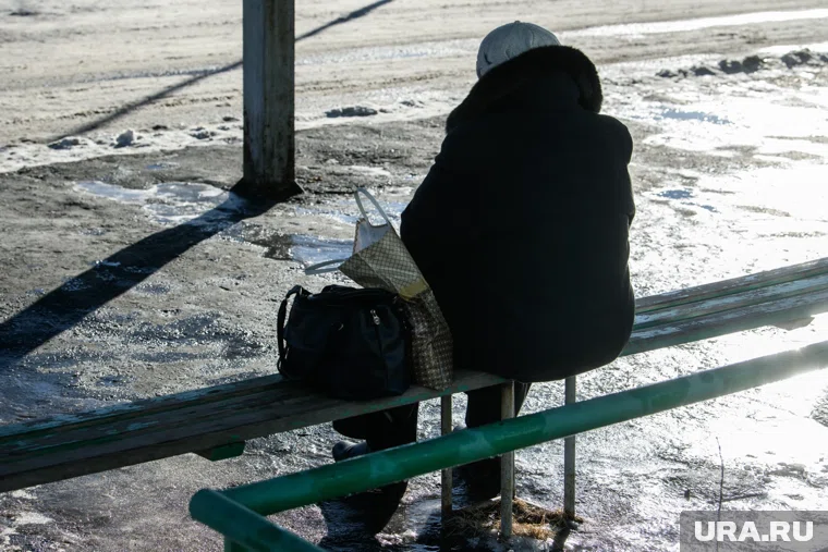 В Лабытнанги сосед толкнул пенсионерку в подъезде и та получила травмы