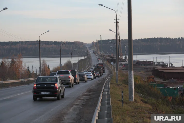 На старом мосту через Чусовую демонтируют плиты (архивное фото)