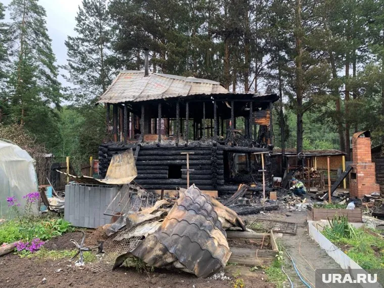 В пожаре погибли один взрослый и трое детей