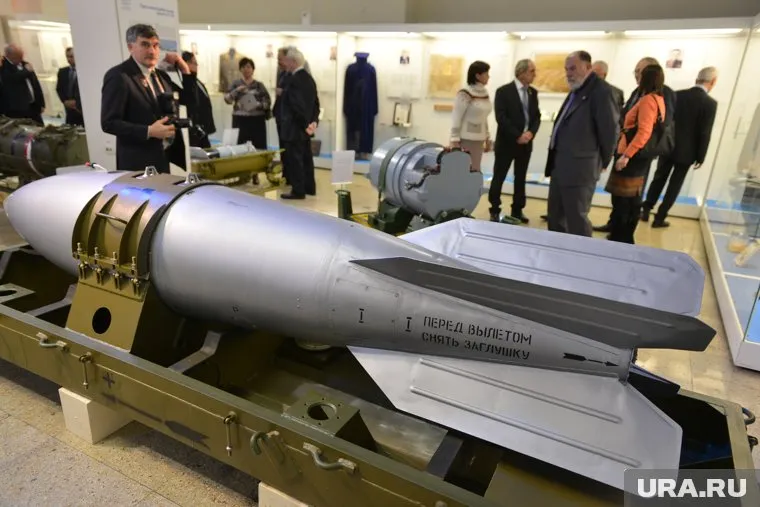 Павильон с кассетными бомбами представлен на выставке, проходящей в парке «Патриот»