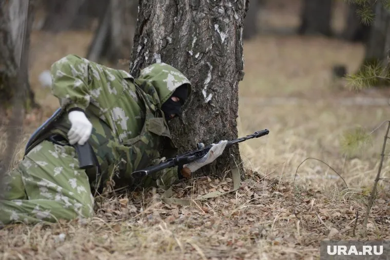 Российский солдат должен чистить свое ружье каждый день