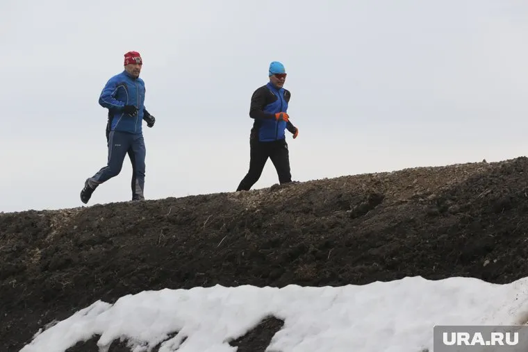В селе Памятное ожидают волну высотой 11 метров, но пока местные устраивают пробежки по дамбе