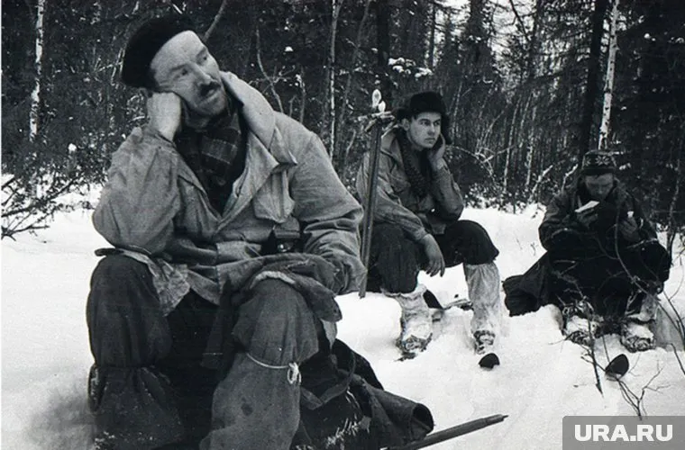 Первыми, по версии ученых, замерзли туристы, пытавшиеся развести огонь